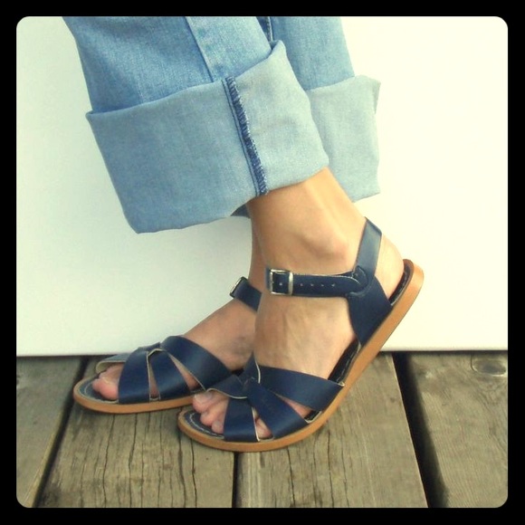 saltwater sandals fit